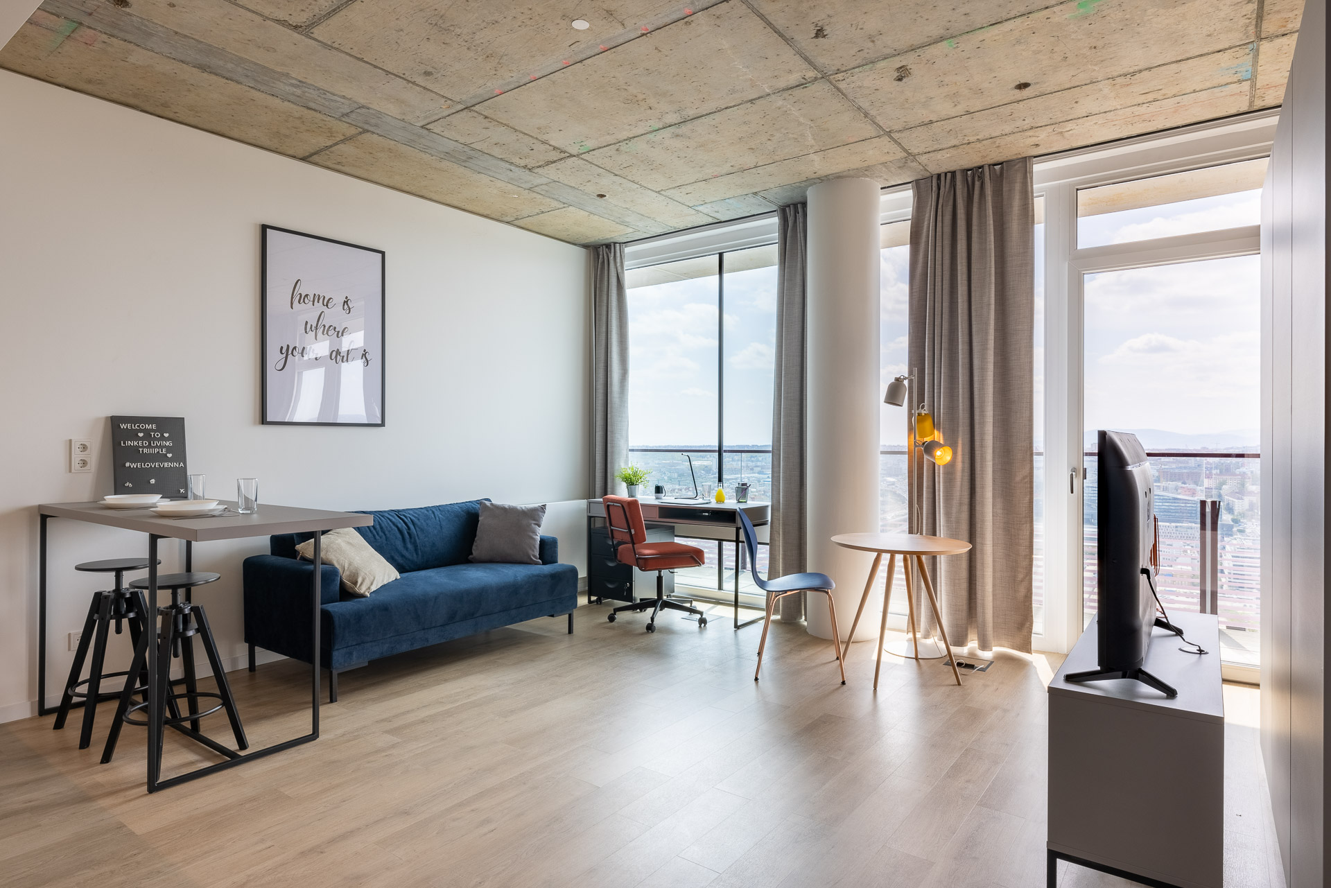 YOUNIQ-Vienna-TrIIIple_Premium-Upper-Floor-Wohnraum